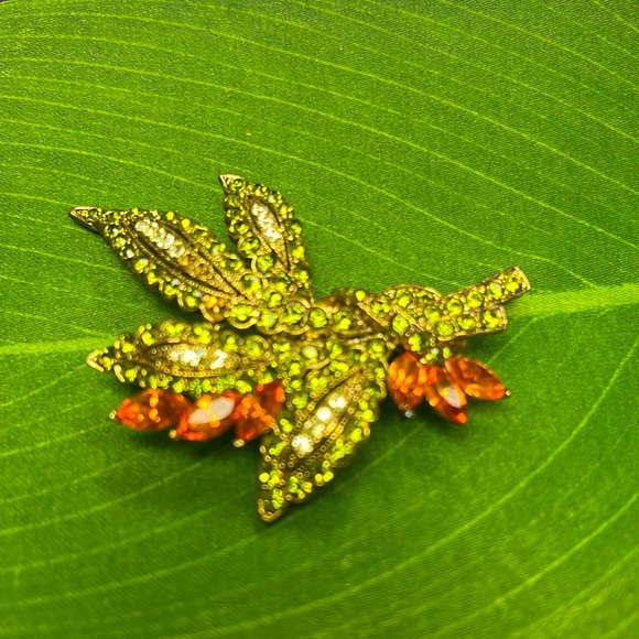 Jewelry - Vintage brooch with paradise, green and orange topaz and clear stones